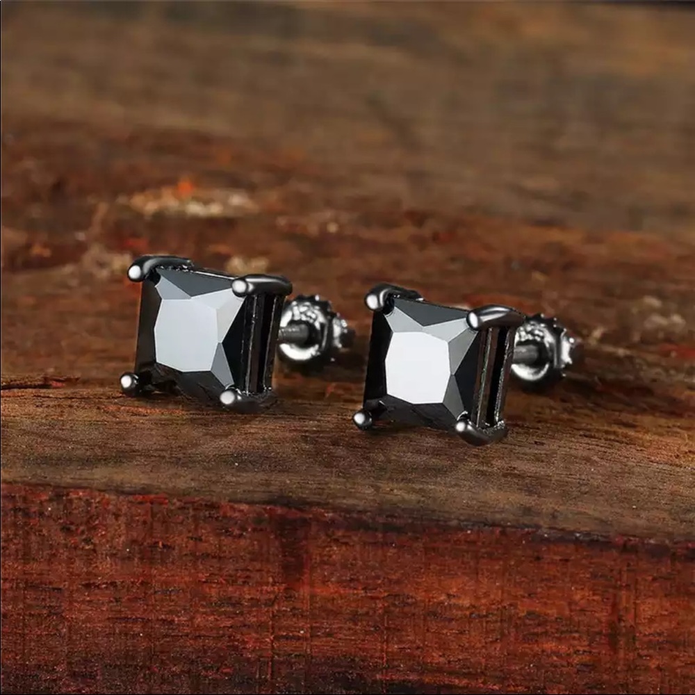 New unisex luxury black stud earrings - Picture 3 of 5